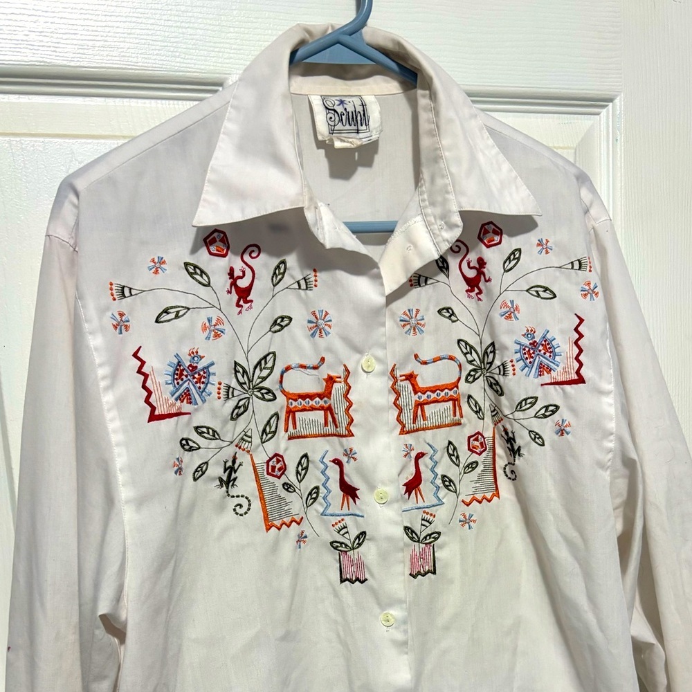 Vintage Unique Embroidered White Button-Up Shirt Size 6